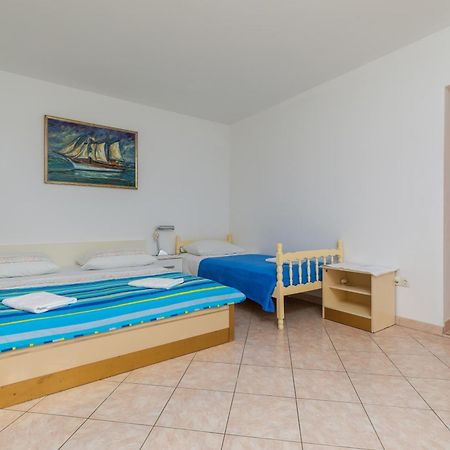 Apartments With A Parking Space Omis - 2745 Room photo