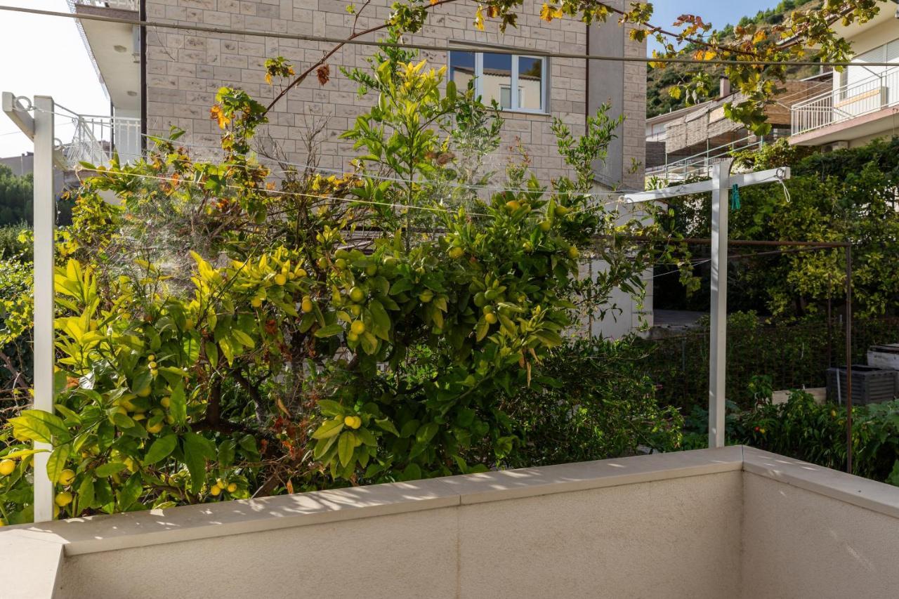 Apartments With A Parking Space Omis - 2745 Exterior photo