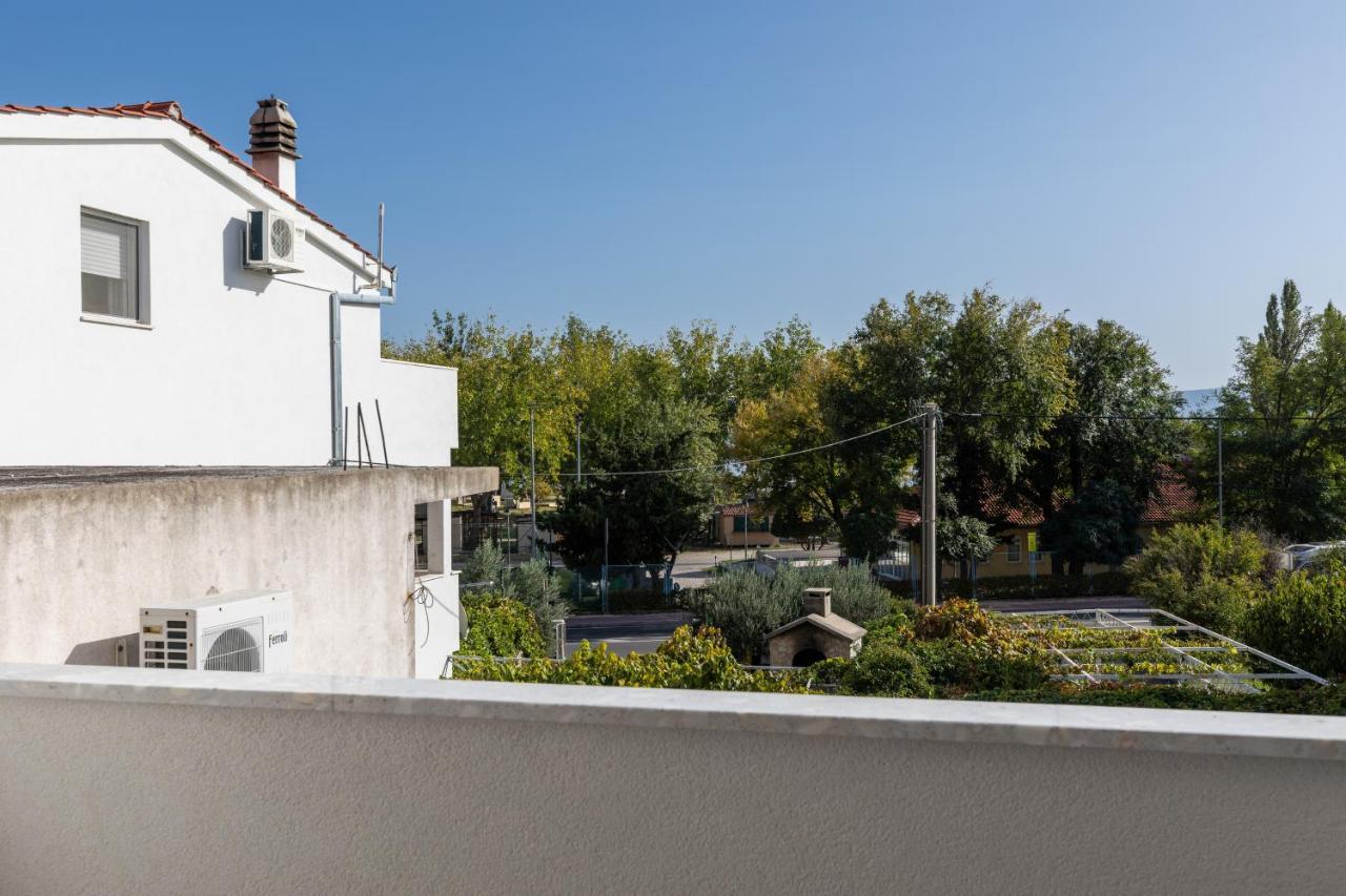 Apartments With A Parking Space Omis - 2745 Exterior photo