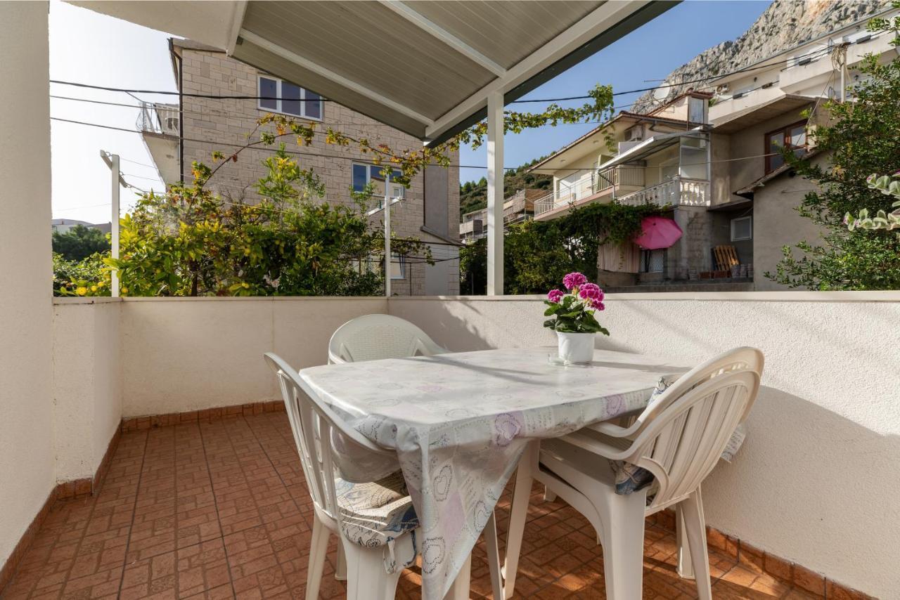Apartments With A Parking Space Omis - 2745 Exterior photo