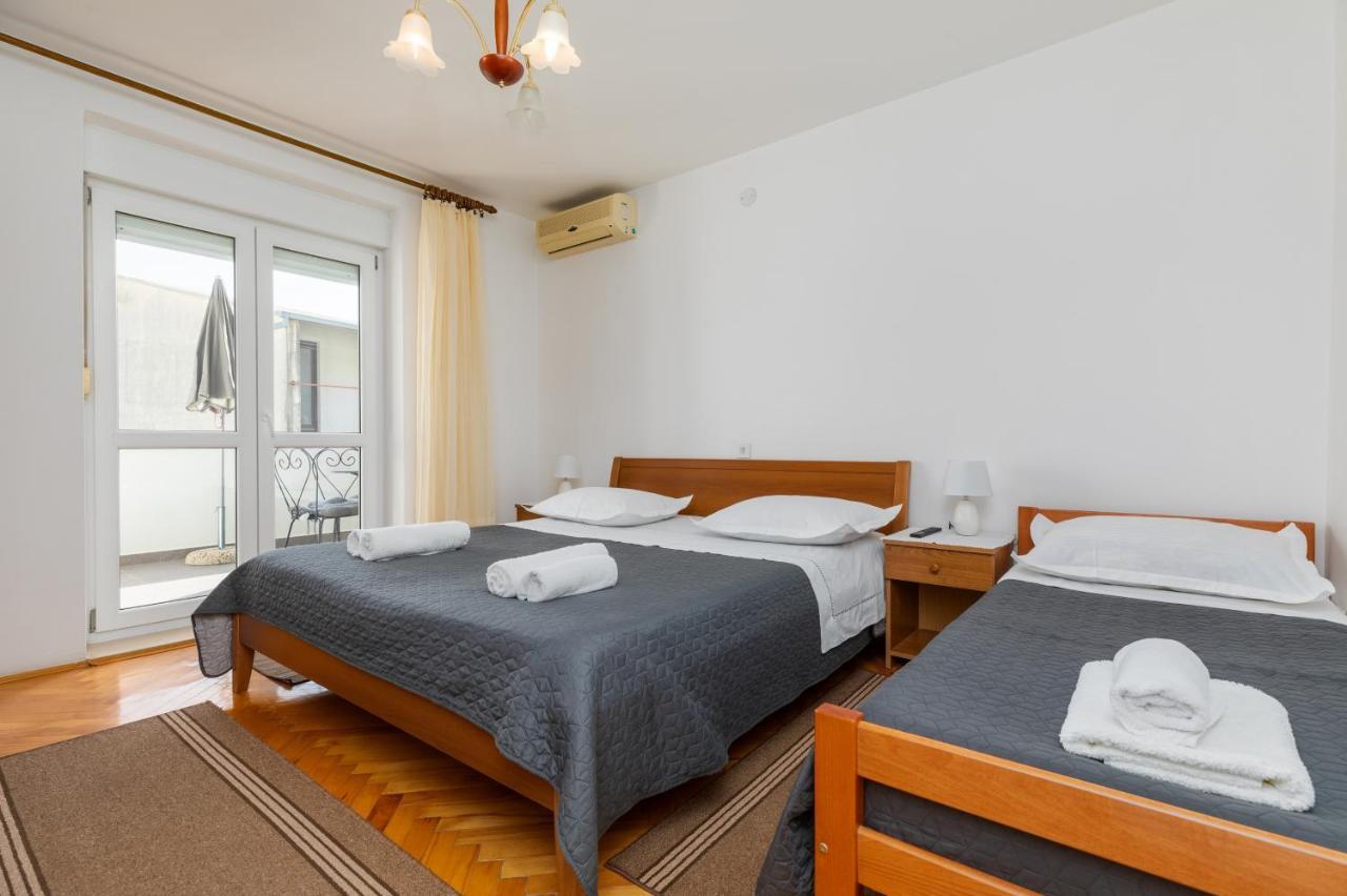 Apartments With A Parking Space Omis - 2745 Exterior photo