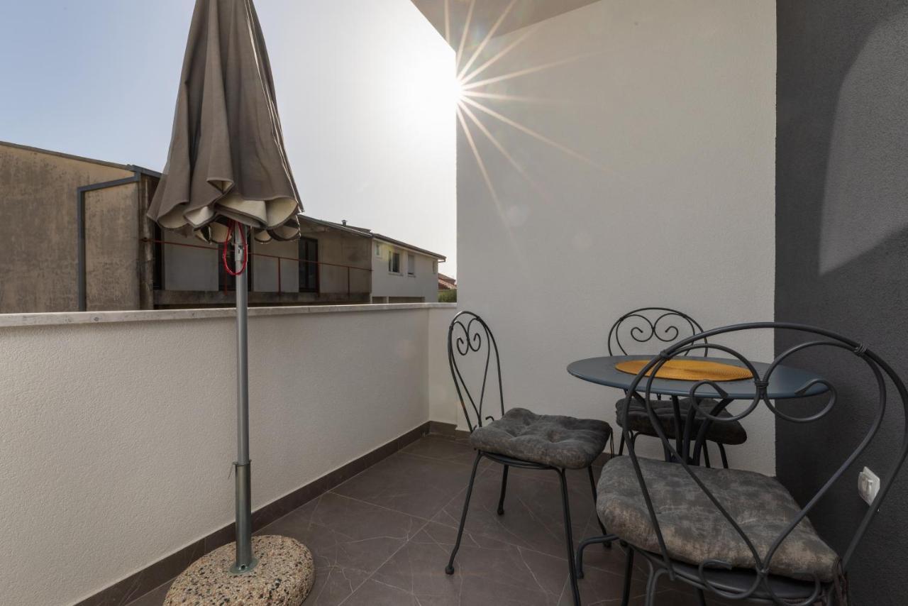 Apartments With A Parking Space Omis - 2745 Exterior photo