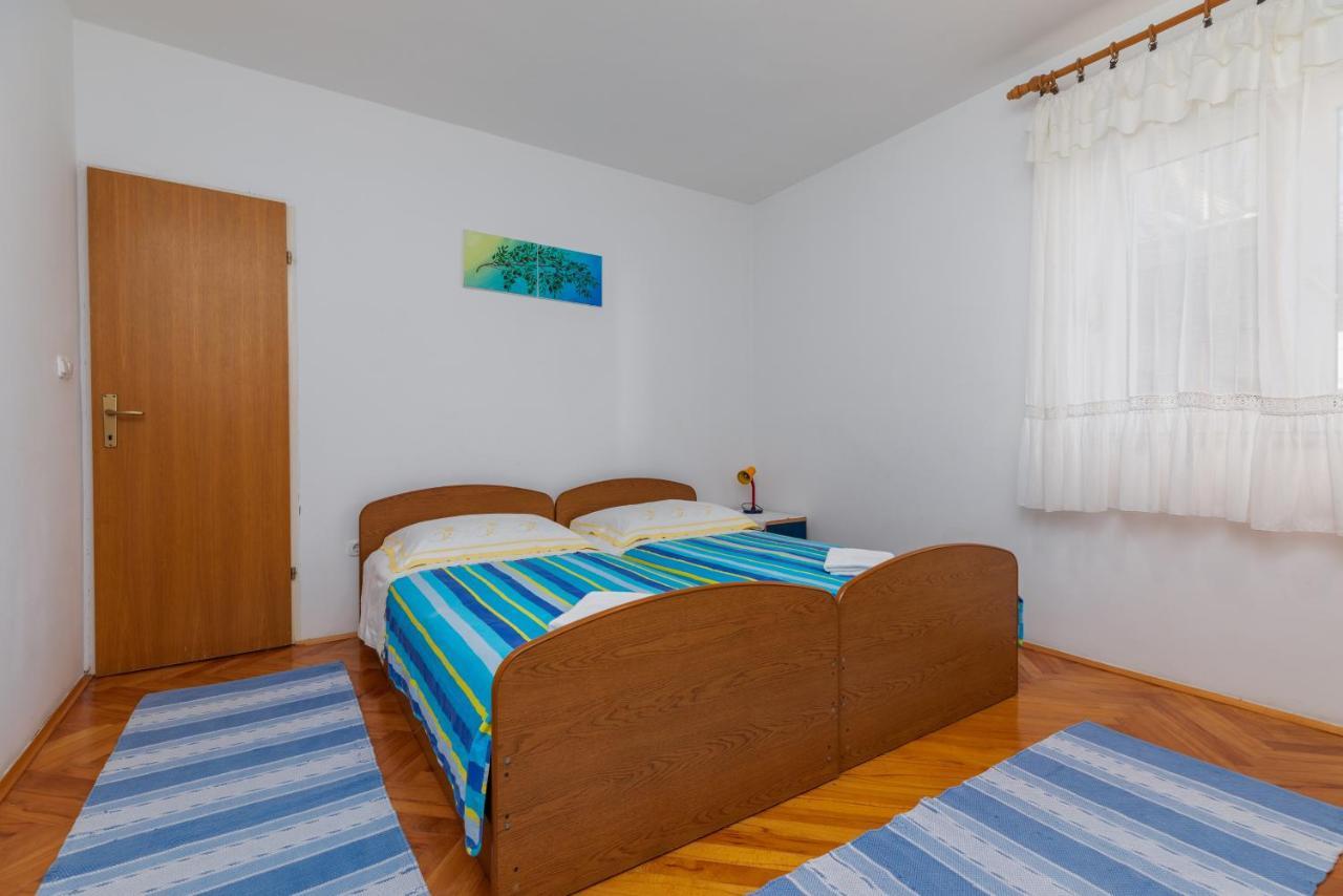 Apartments With A Parking Space Omis - 2745 Exterior photo