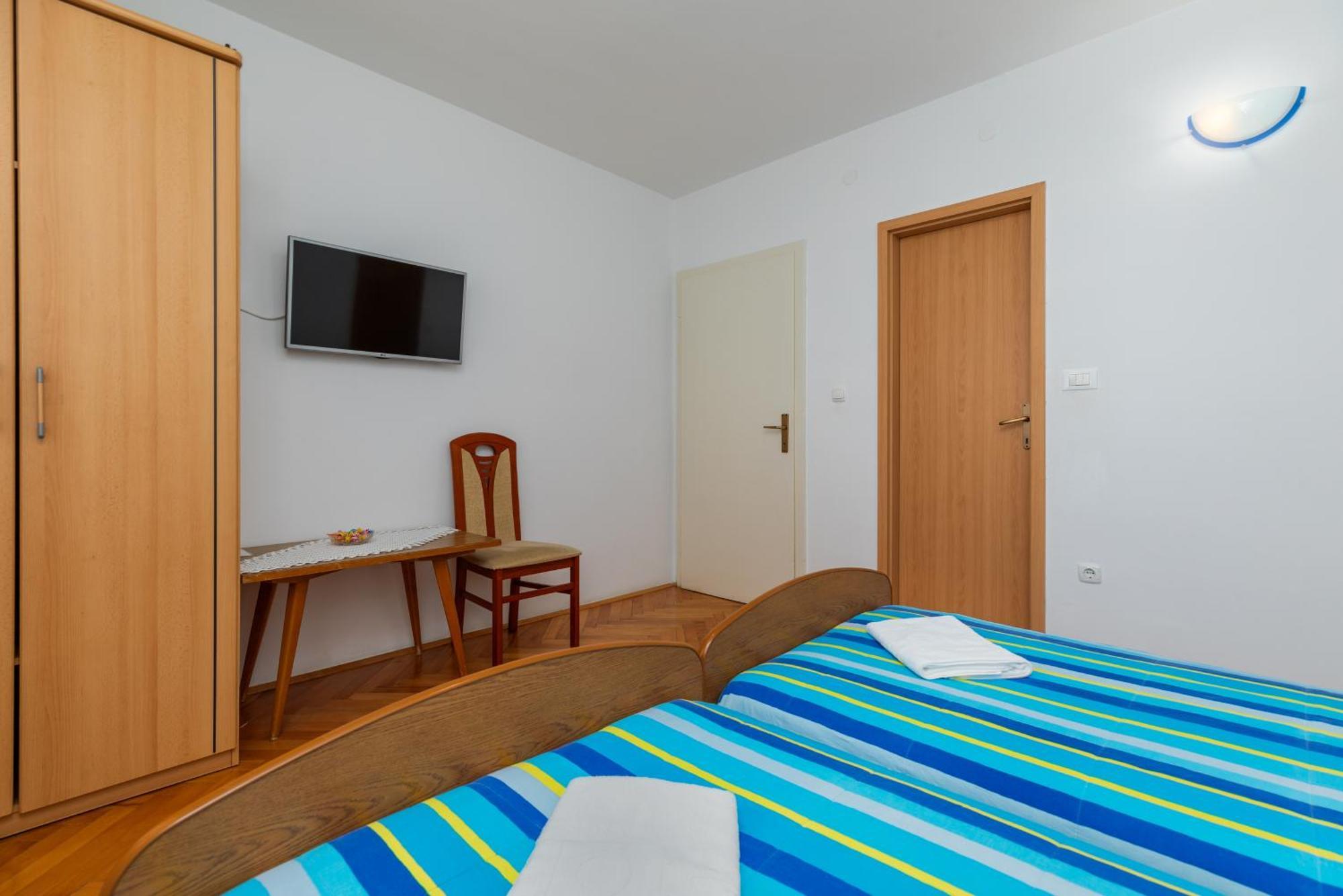 Apartments With A Parking Space Omis - 2745 Room photo